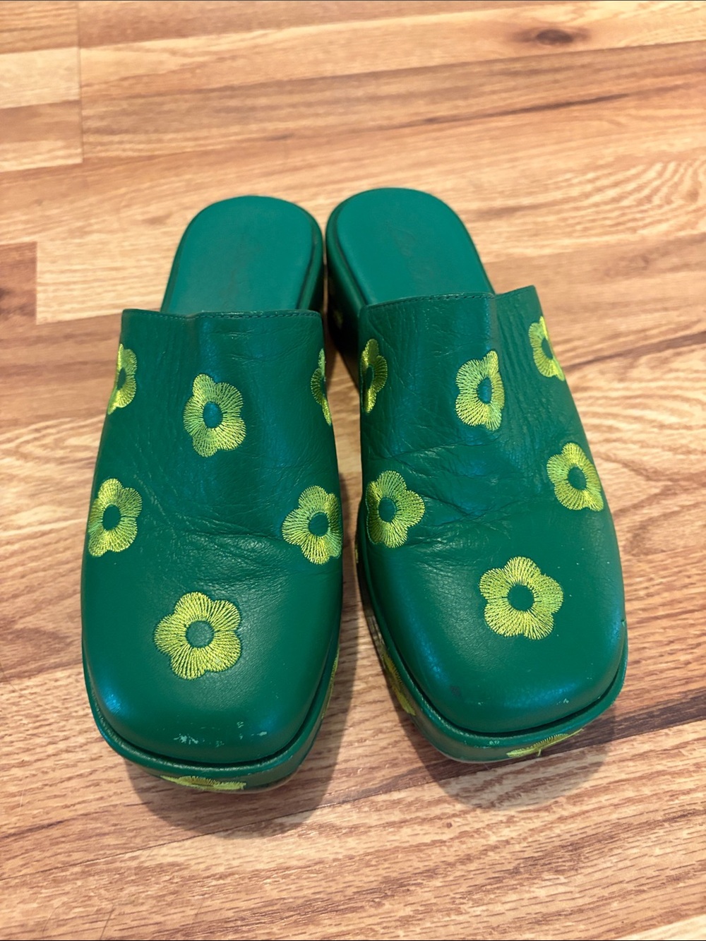 Lisa Says Gah Dakota Clogs / Green Daisy - Picture 2 of 9
